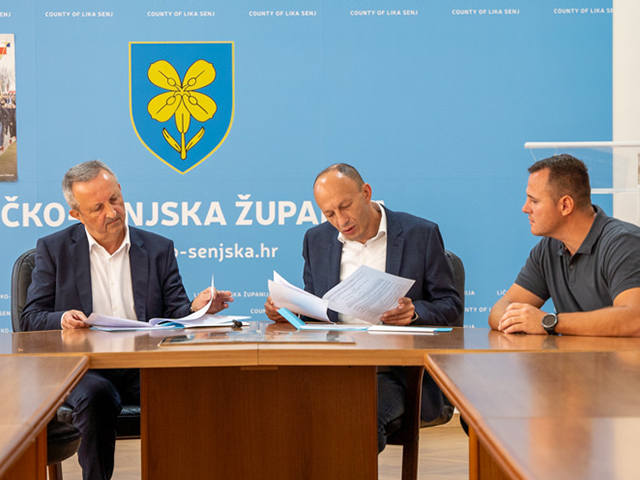 Potpisivanje ugovora za ambulantu u Vrhovinama                                                                                                                                                                                                            